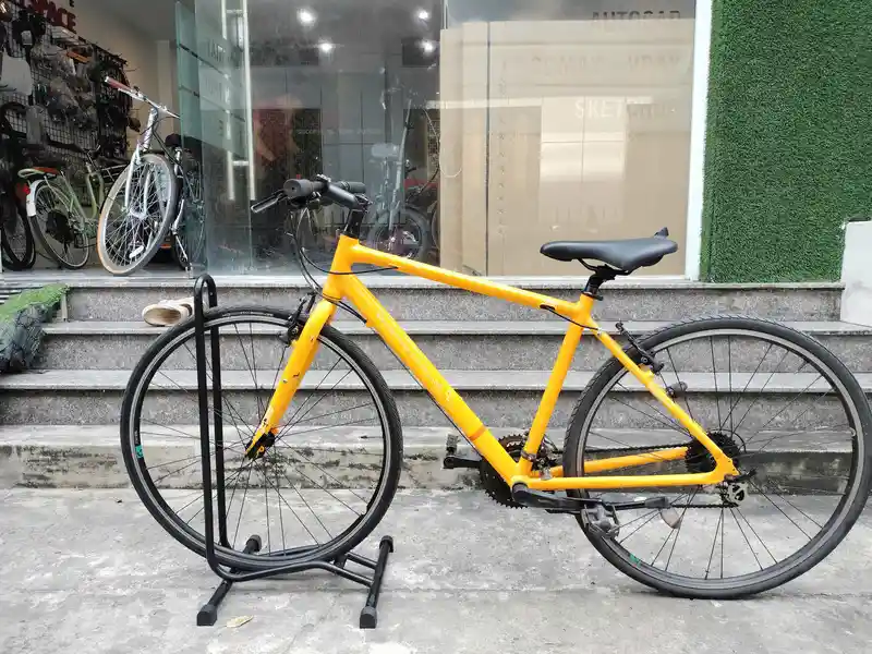 Xe đạp touring tay ngang Nhật bãi khung nhôm màu vàng nguyên chiếc